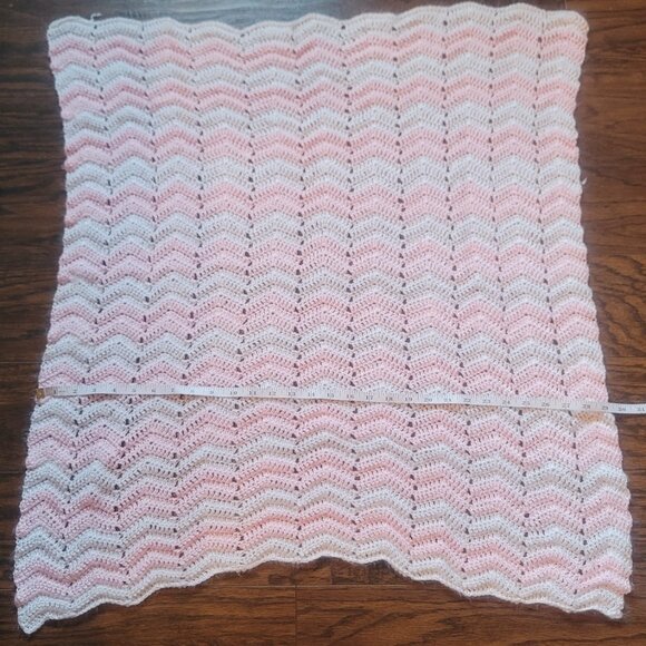 #368 Hand Made Baby Pink White Blanket - Picture 3 of 4